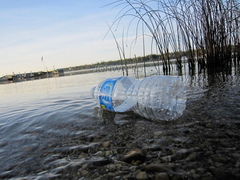 тонет ли пластик в воде?
